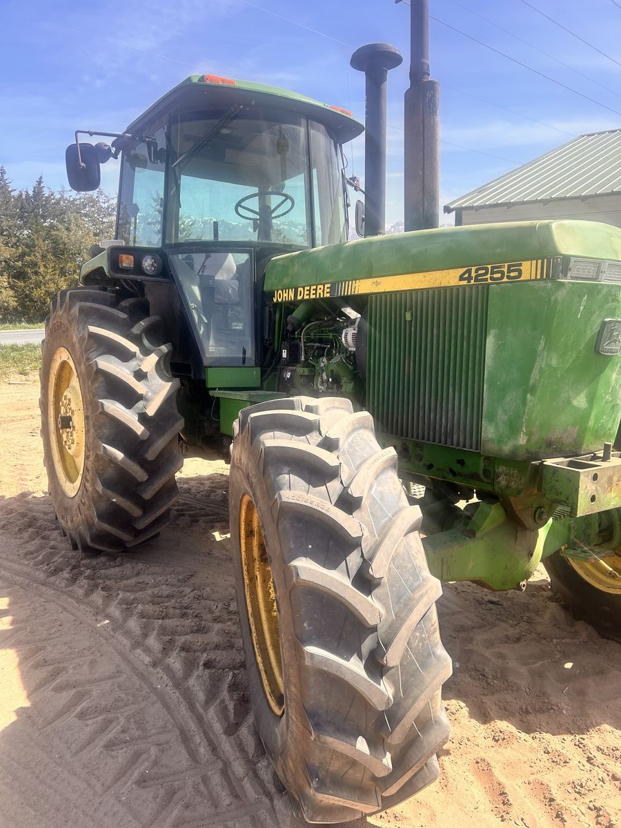 John Deere 4255