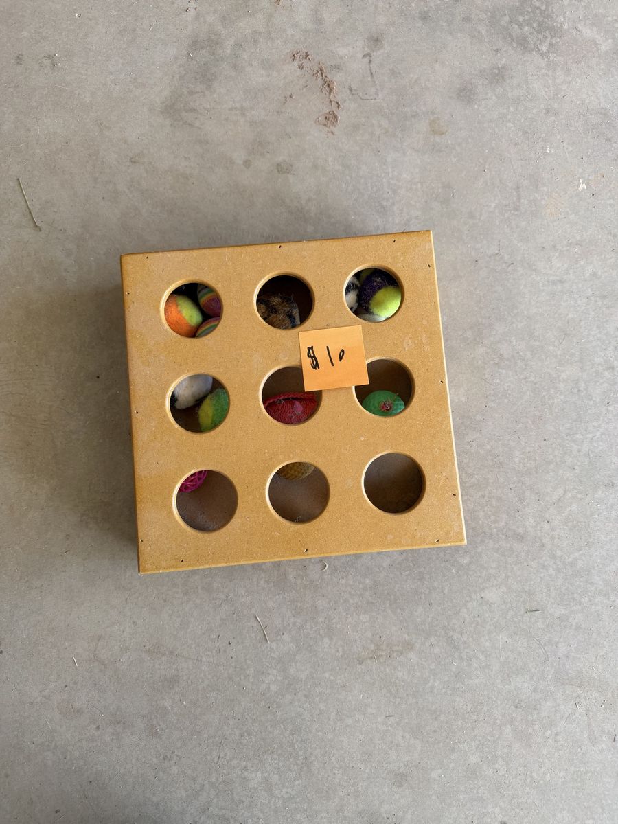 Cheap cat toys and scratchers 