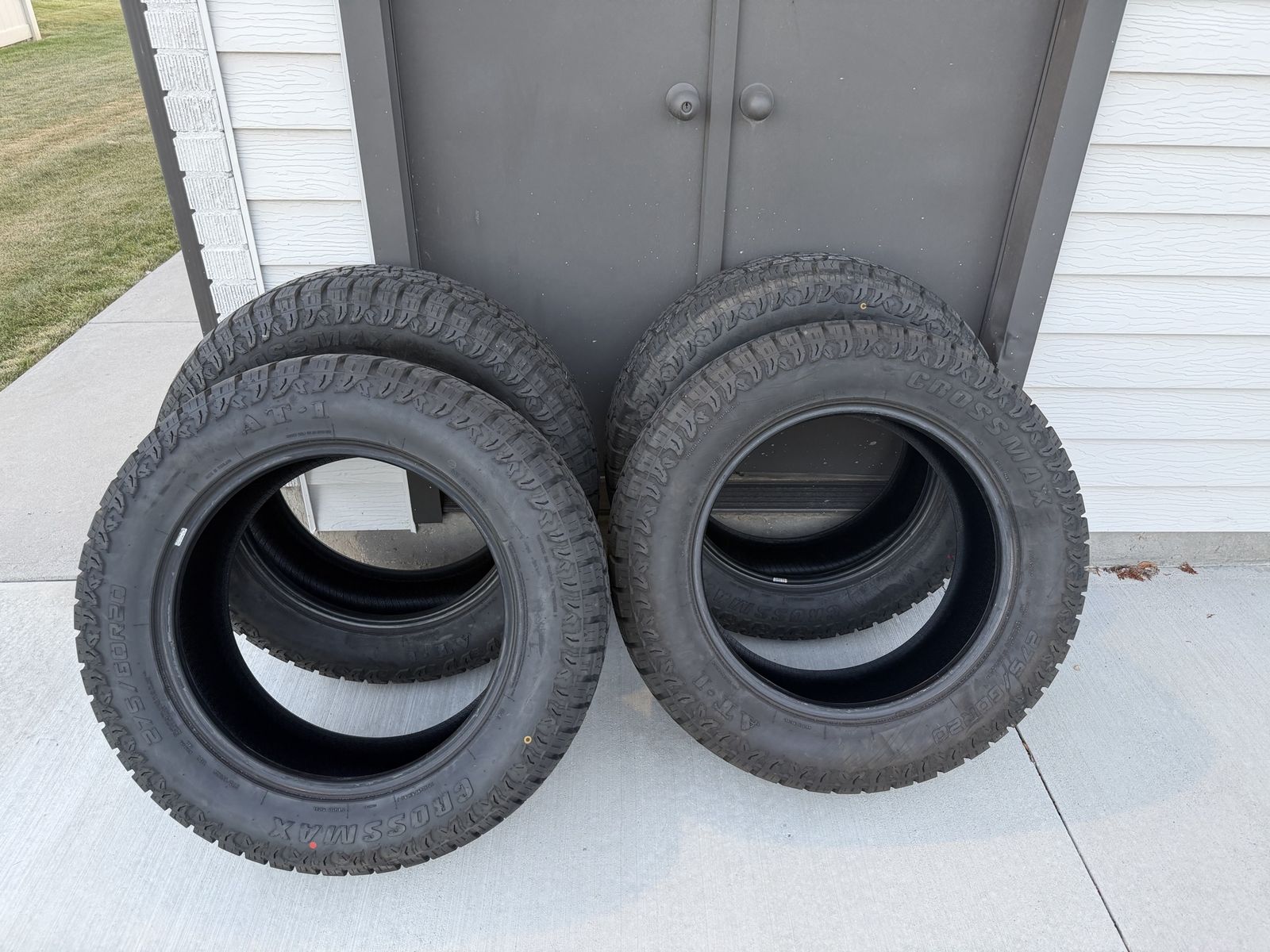 275/60R20 Tires