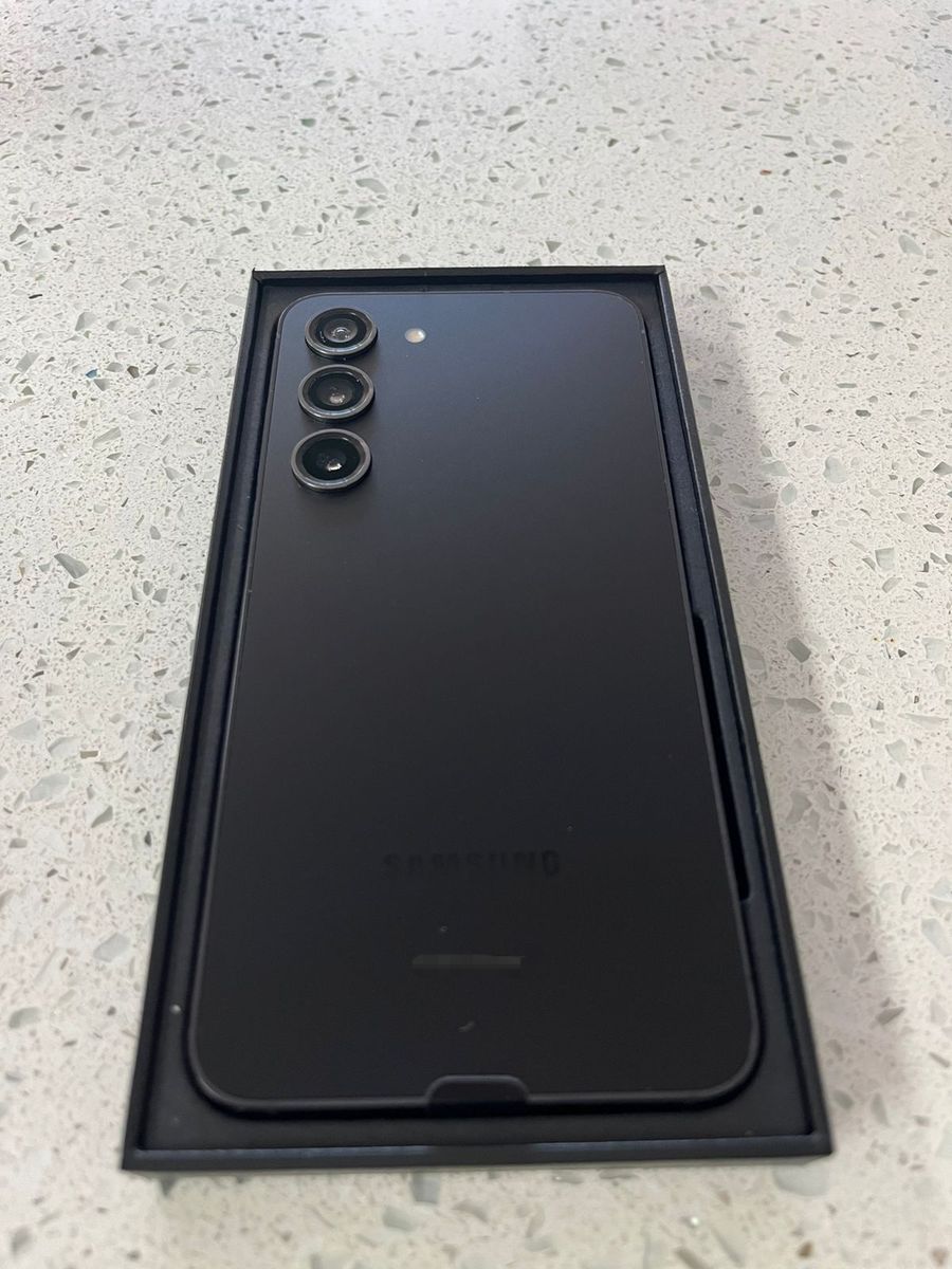 Samsung Galaxy S23 5G - 128GB - Unlocked