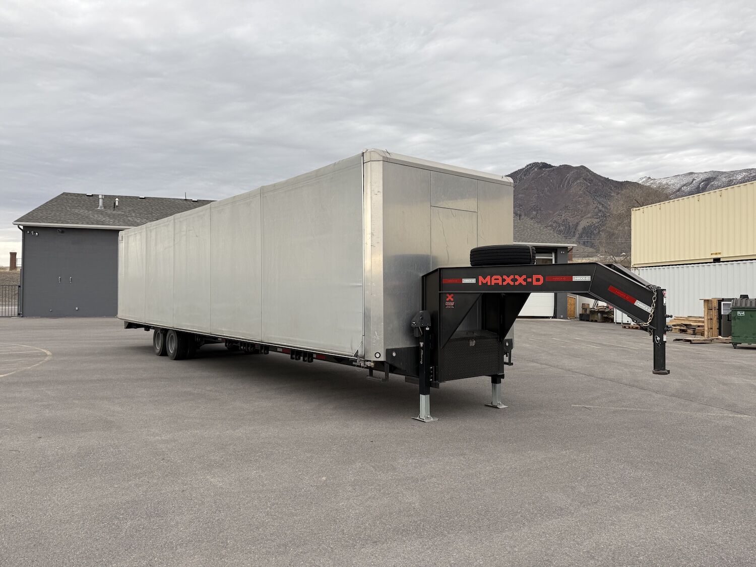 2021 Used USED 40' MAXX-D Flatbed w/ Sliding Enclosure