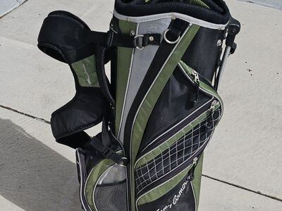 Nice Tommy Armour golf bag with rain cover