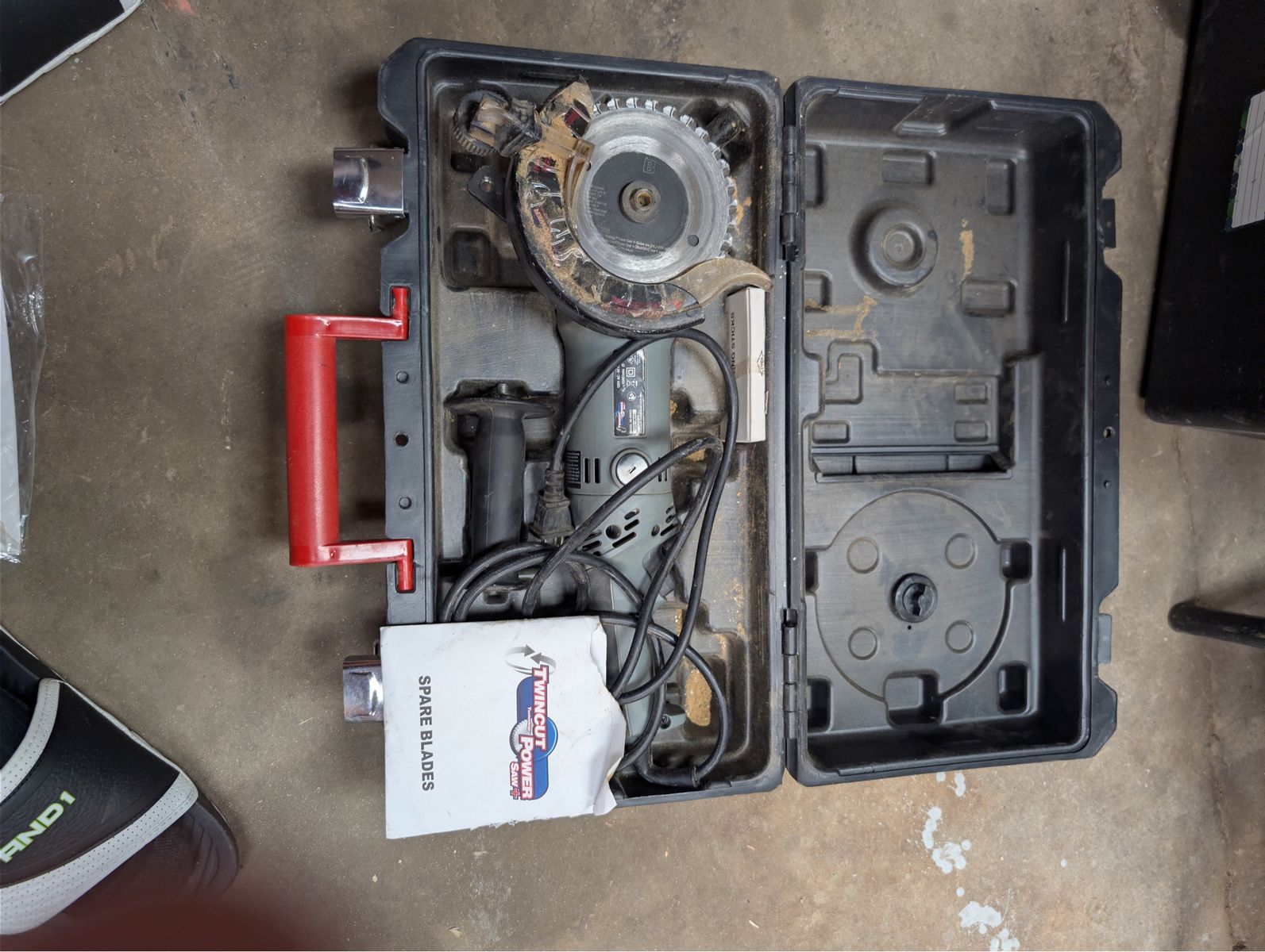 TwinCut Power Saw Twin Cut Technology Electric Dual Blade Saw with Case & Spare Blades