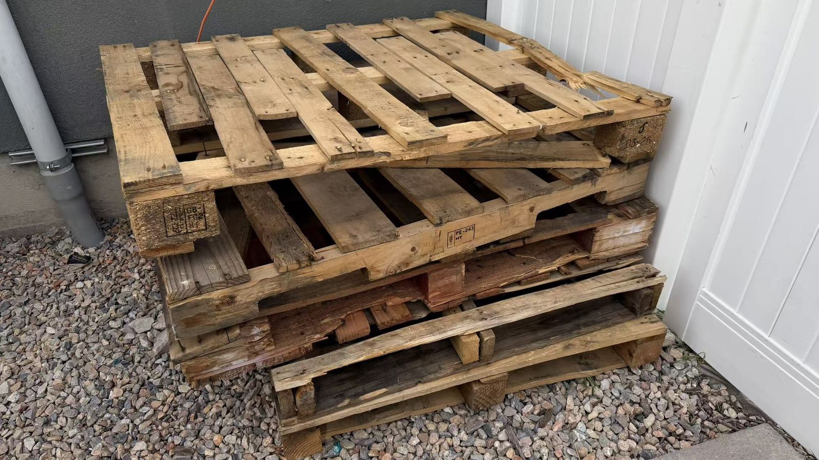 Wooden Shipping Pallets