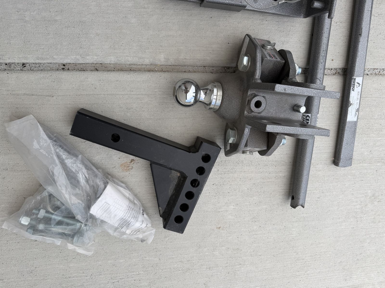 Husky center line TS plus four- point weight distribution hitch