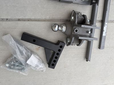 Husky center line TS plus four- point weight distribution hitch