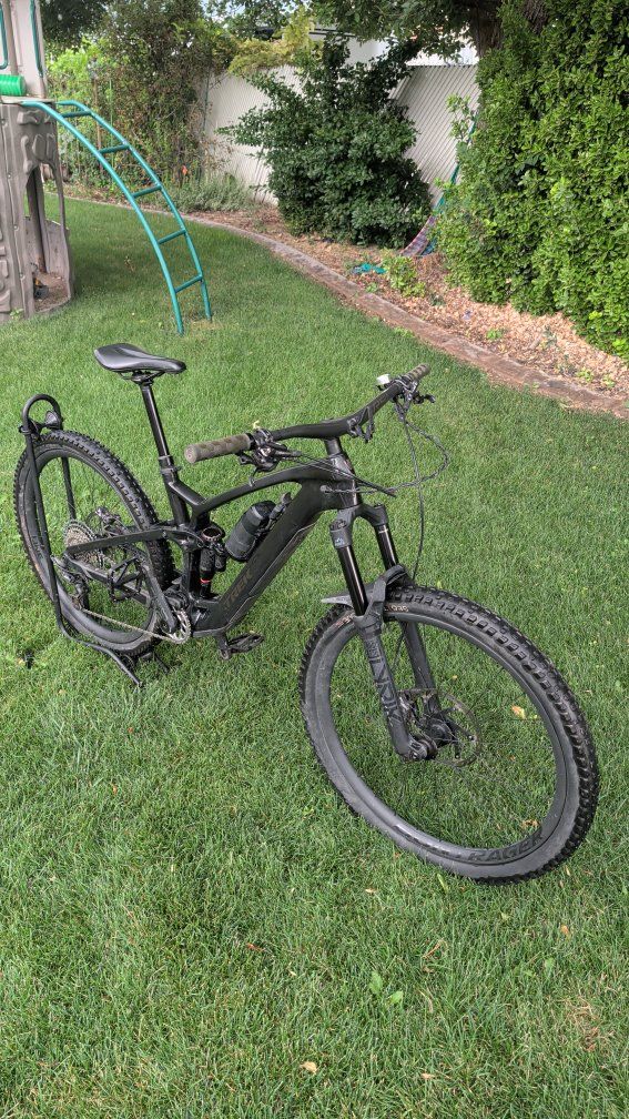 Trek Fuel EXe 9.8 large E-MTB with range extender battery 