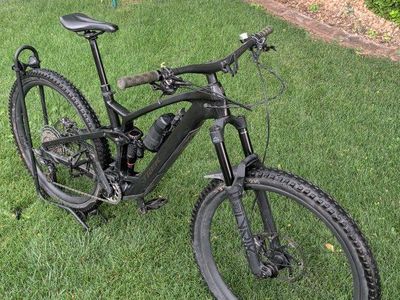 Trek Fuel EXe 9.8 large E-MTB with range extender battery