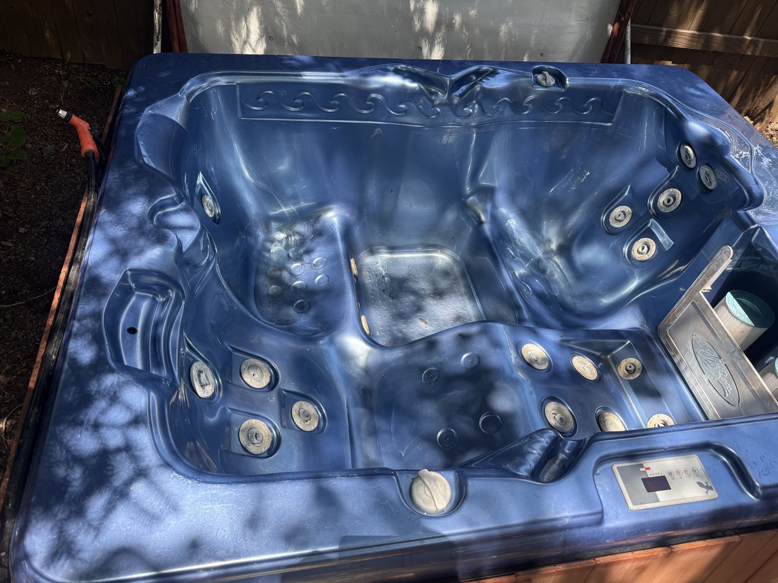 FREE Hot Tub - 3 Person Hydro Massage Spa