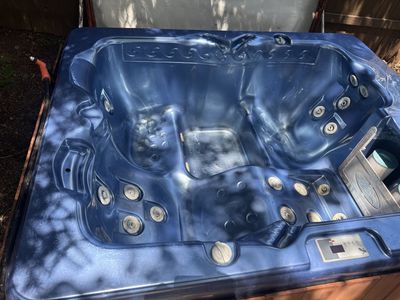 FREE Hot Tub - 3 Person Hydro Massage Spa
