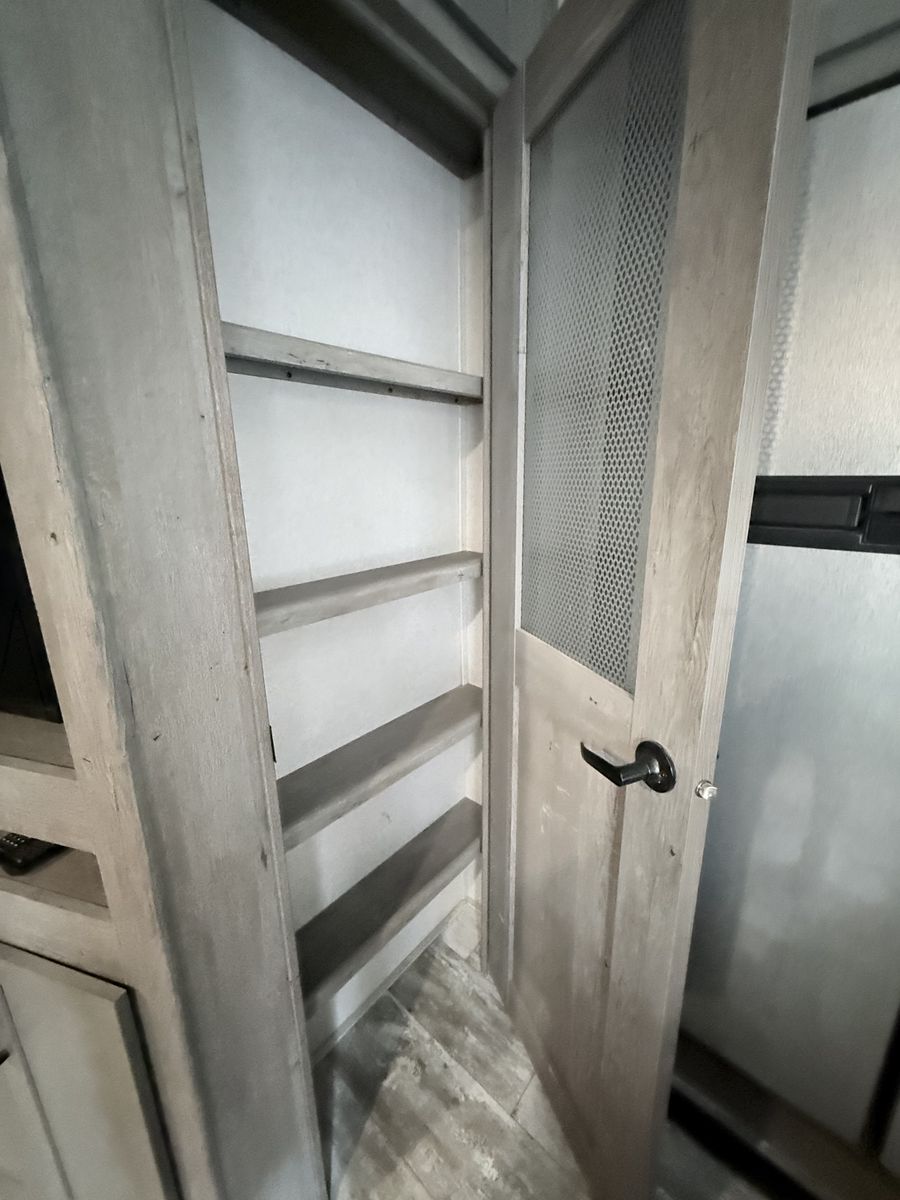 Main image 10