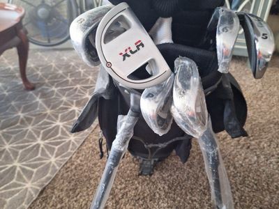 Walter Hagen XLR Golf Club Set with Stand Bag and Covers
