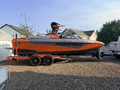 2019 Moomba Makai - 6000lbs Total Ballast - LOW HOURS - Surfboards Included