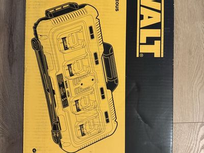 Dewalt DCB104 12V/20V Max 4-Port Multi-Port Simultaneous Fast Charger New in Box