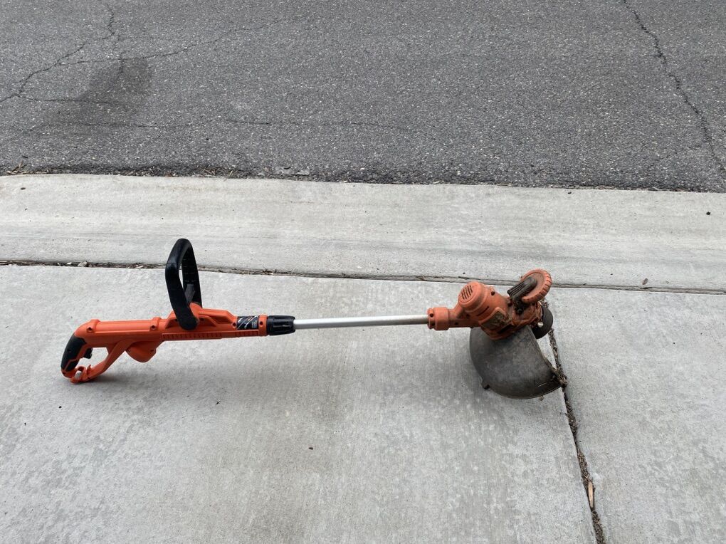 FOR TRADE Black and Decker Electric Weedwacker