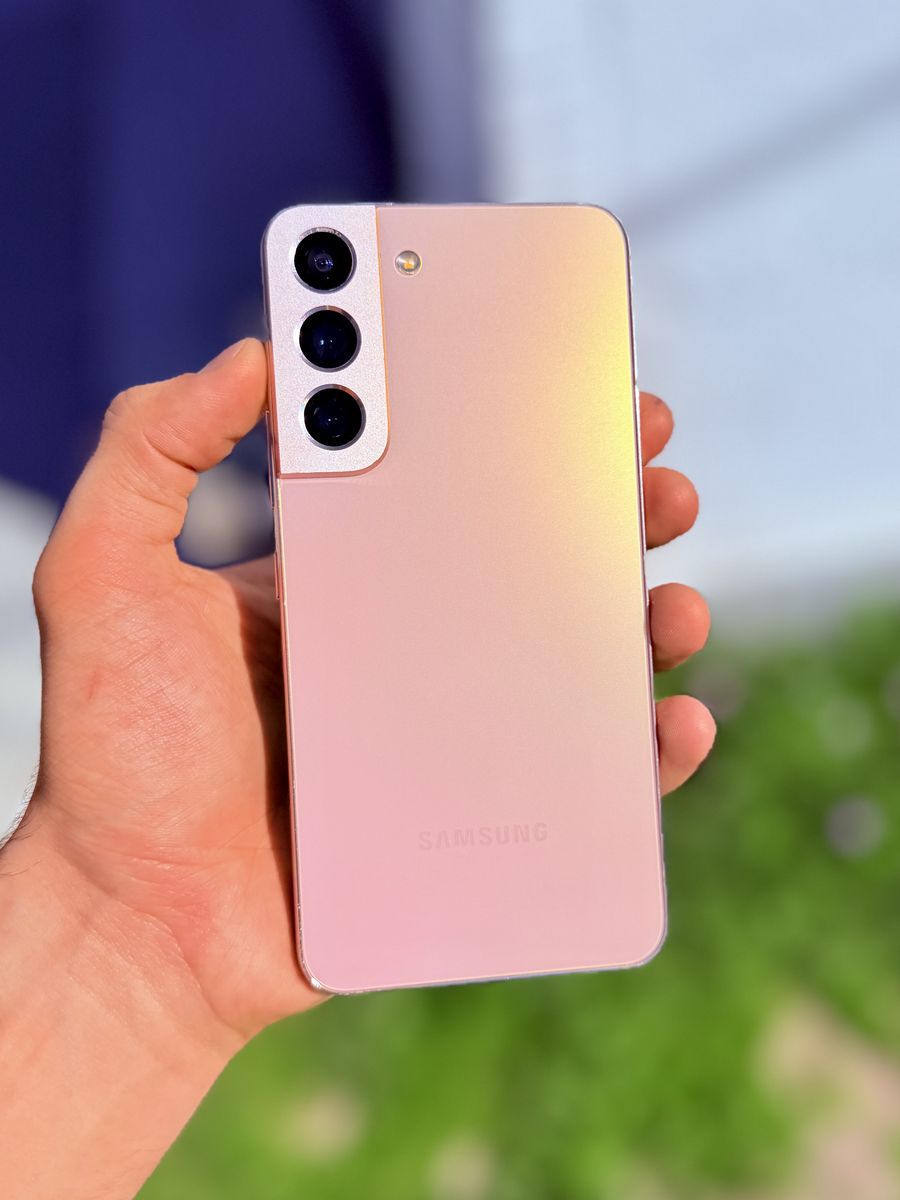 Samsung Galaxy S22, 128 GB - Unlocked