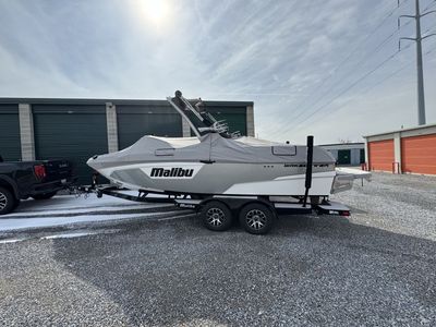 2021 Malibu 23 LSV