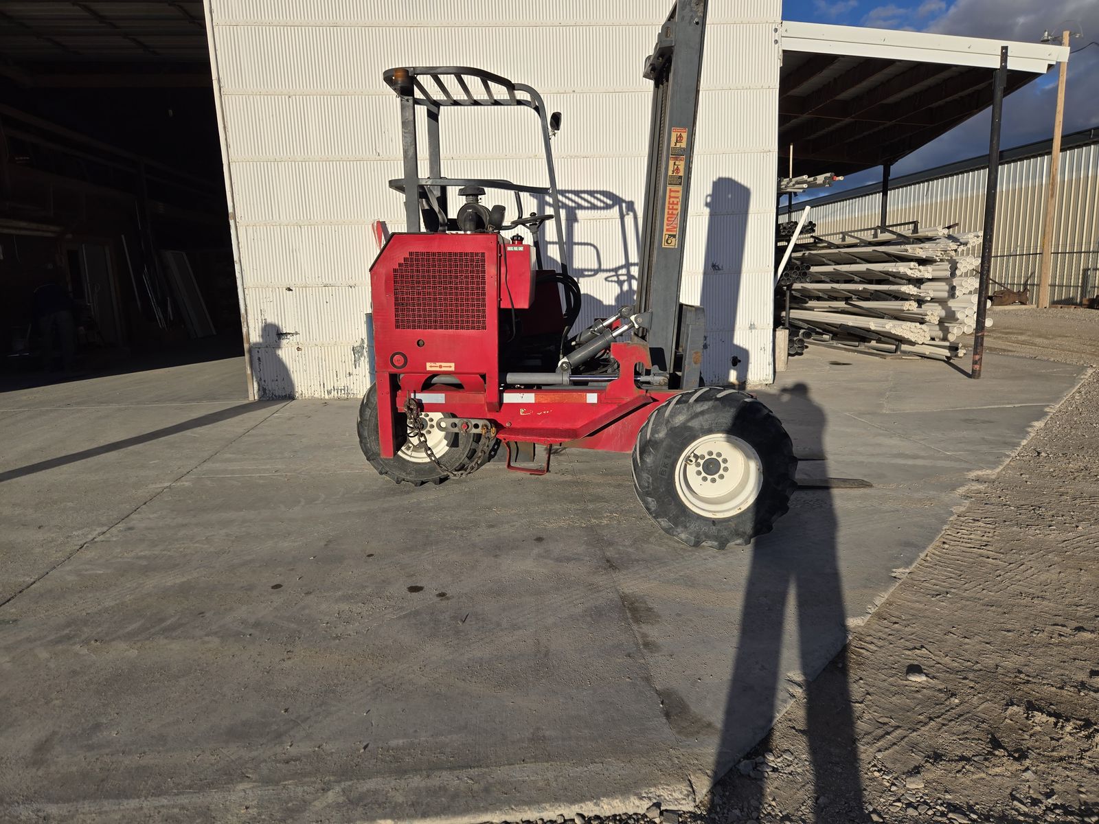Moffett Forklift 2004