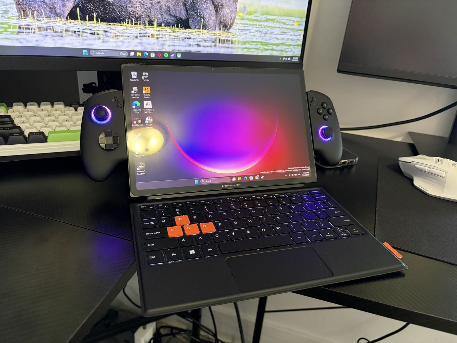 Onexplayer X1 Pro Handheld Gaming PC - AMD 9 AI HX 370, 32GB RAM, 1TB Storage, 11" Screen