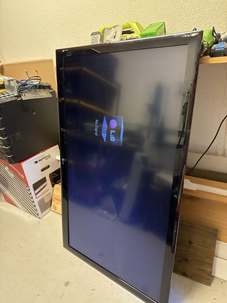 LG 47LH40 47-inch 1080p LCD TV - No Stand - Powers On works good