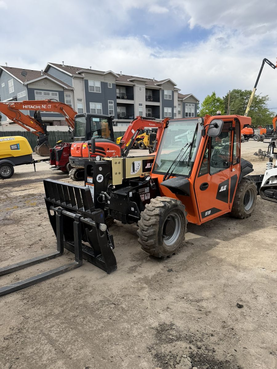 JLG 519 Telehandler Forklift for Rent. 5k lb Capacity, 19' Reach