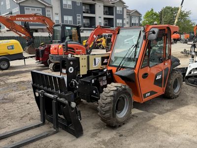 JLG 519 Telehandler Forklift for Rent. 5k lb Capacity, 19' Reach