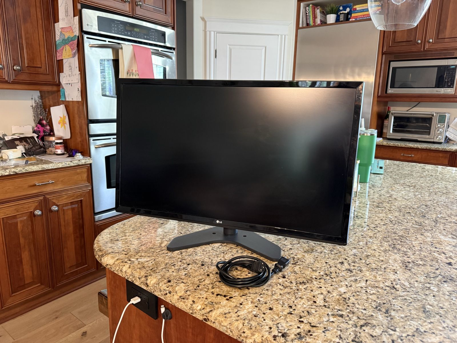LG 27-inch 4K Monitor No Flaws