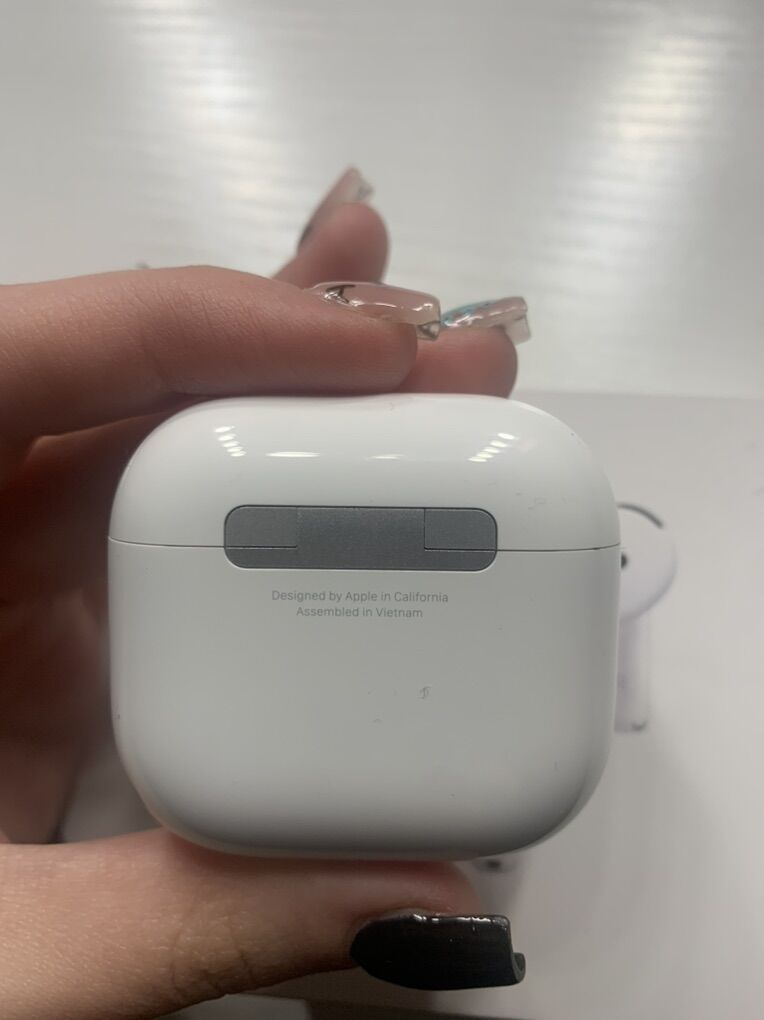 Air Pods 4 With active noise cancelling Brand New