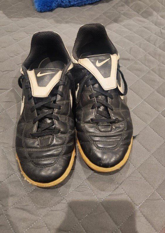 Nike indoor soccer shoes