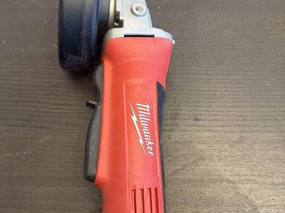 Milwaukee M18 FUEL 4-1/2" / 5" Grinder Paddle Switch No-Lock (Tool Only)