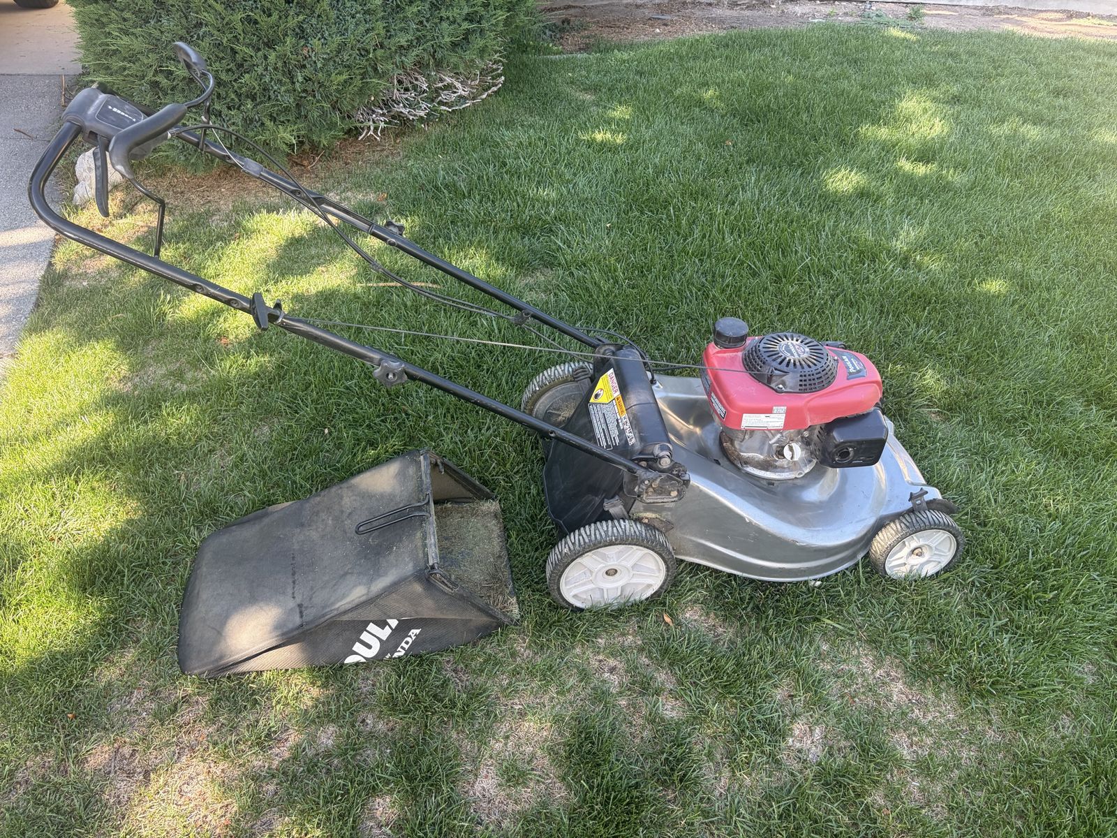 Poulan Pro Honda GCV 160 Gas Powered Push Lawn Mower w/ Bag