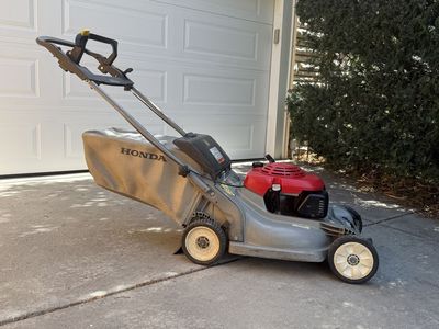 Well-maintained Honda HRM215 Manual Rotary Lawn Mower