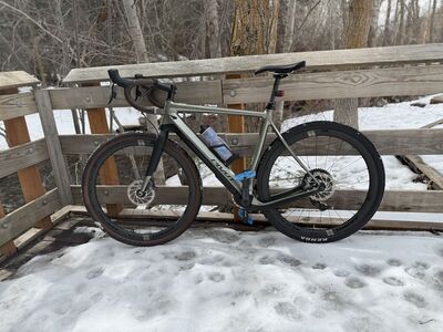 Pivot E vault Pro Carbon Large 2 Batteries