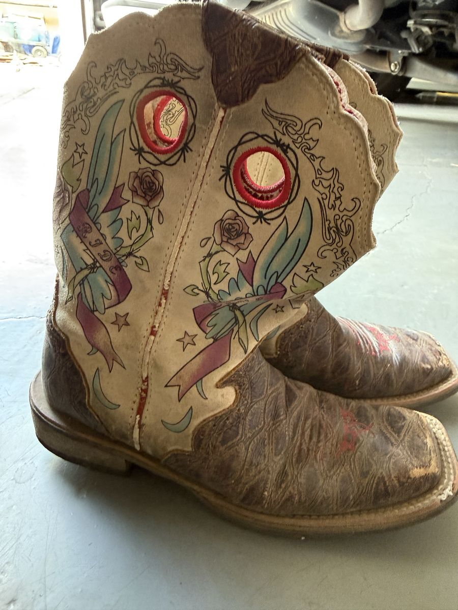 6.5 Ariat Cowboy Boots