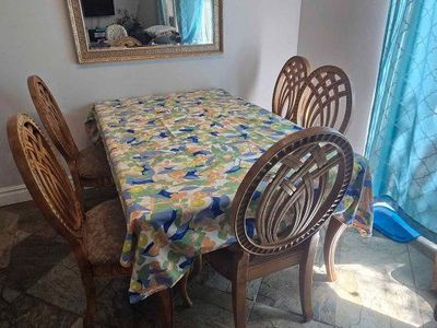 Table with 5 chairs