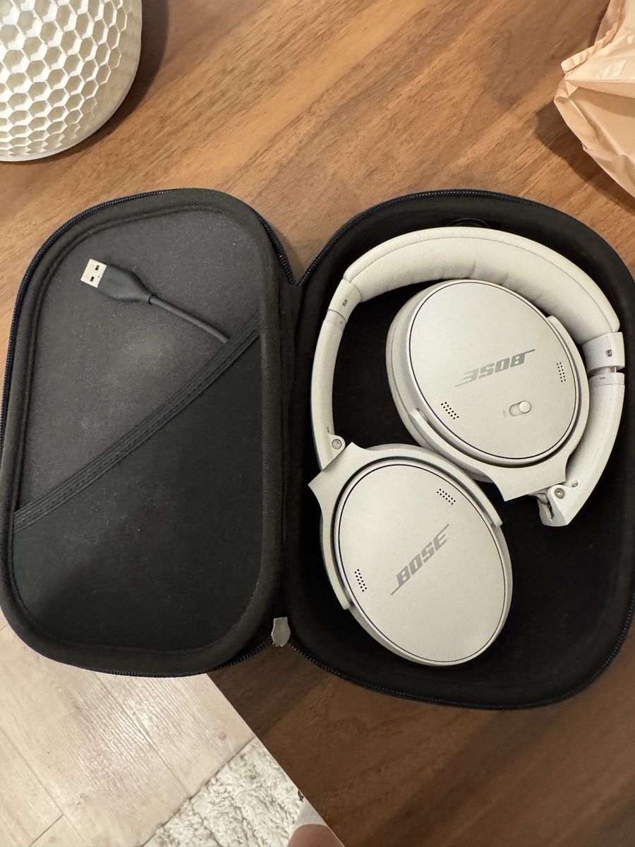 Nearly New Bose QC 45 Noise Cancelling Headphones
