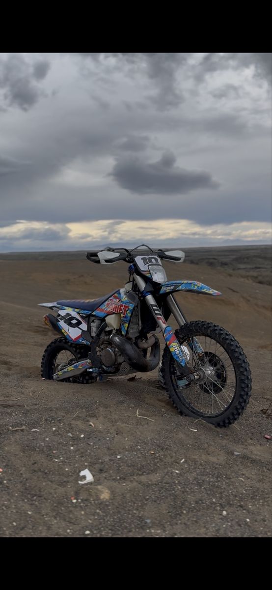 Husqvarna TE 300 I rockstar edition with aftermarket plastics