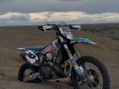Husqvarna TE 300 I rockstar edition with aftermarket plastics