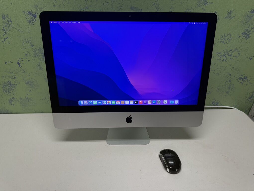 Apple iMac (21.5-inch, Late 2015) i5, 1TB, 8GB