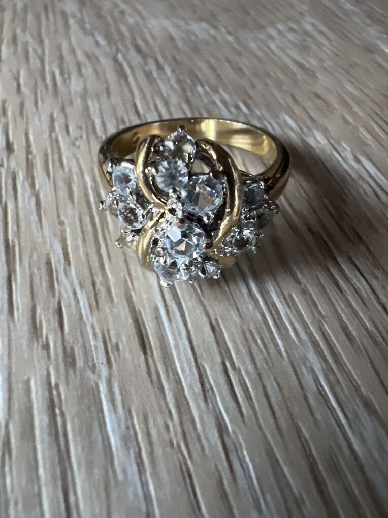 Ladies Womens Costume Jewelry Ring Size 7