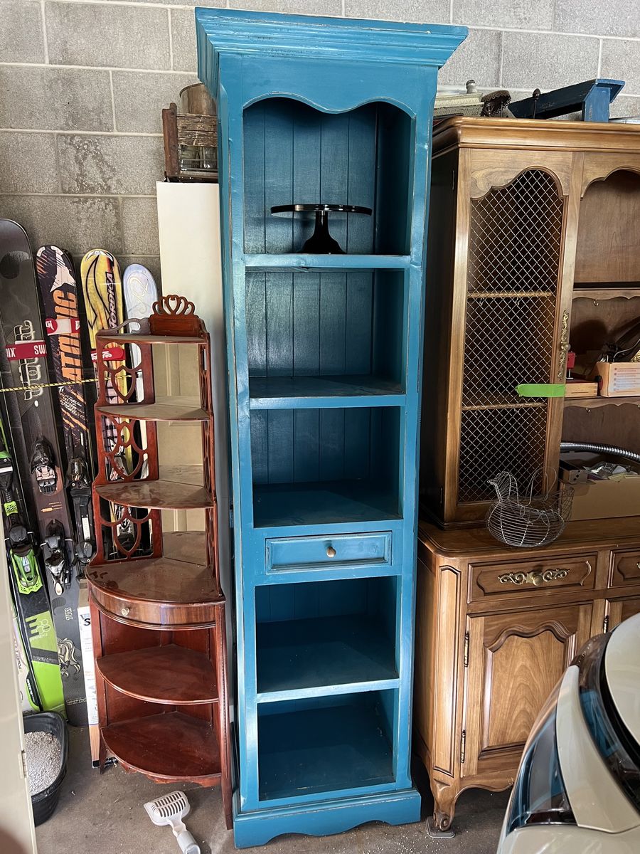 Etagere shelf display