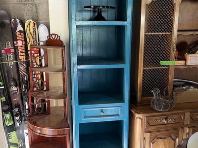 Etagere shelf display