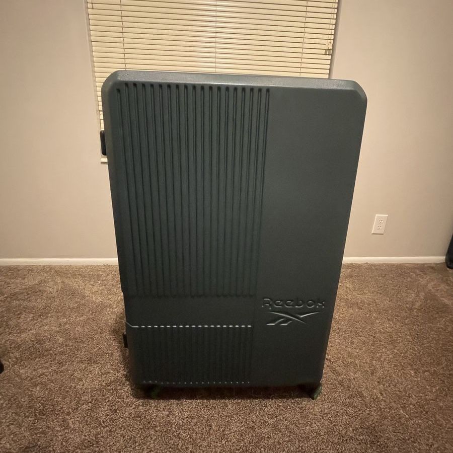 Reebok green Rolling Suitcase Spinner Luggage