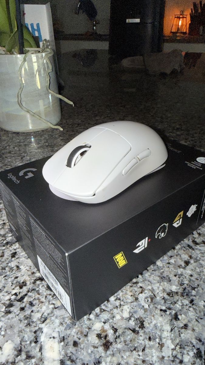 LOGITECH SUPERLIGHT 2 PC GAMING MOUSE