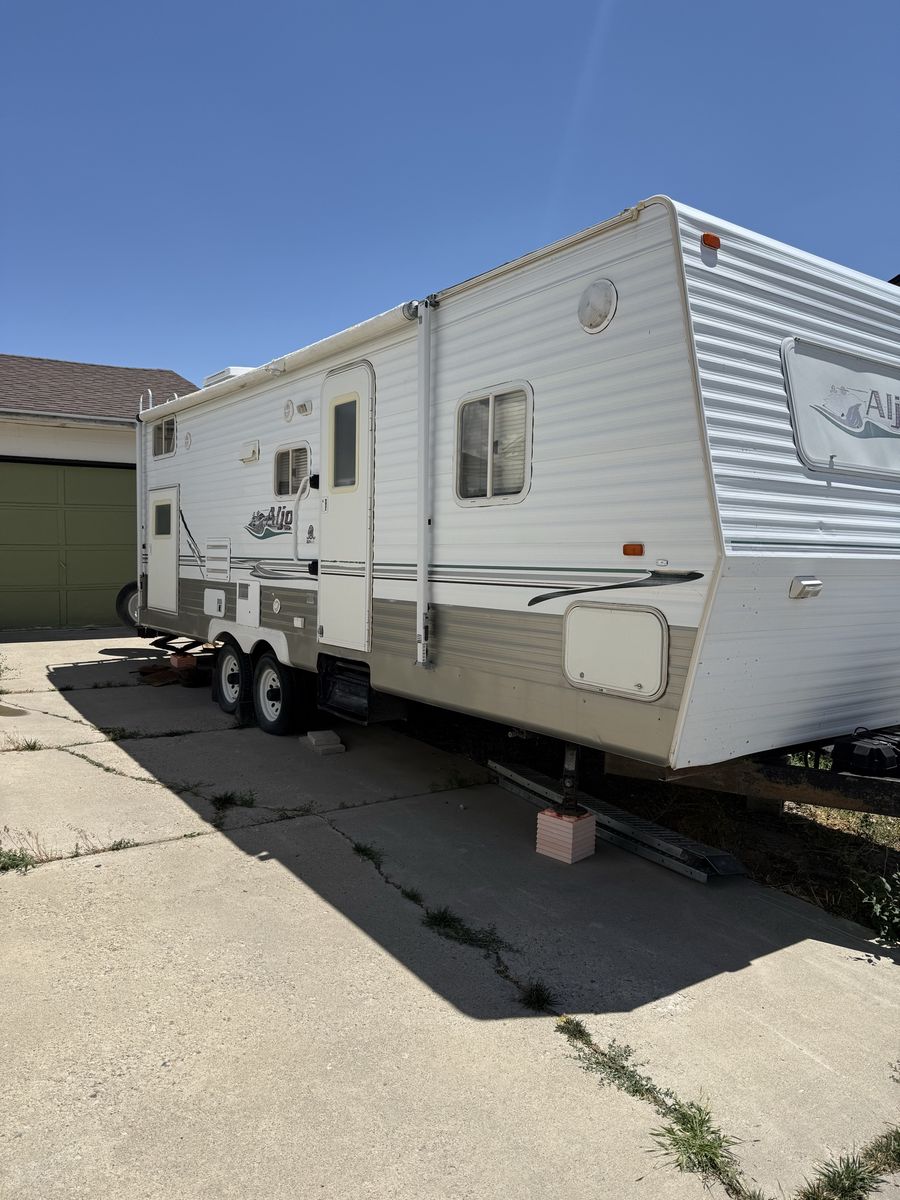 2006 Aljo Travel Trailer - 1 Slide Out, Sleeps 8, AC & Awning