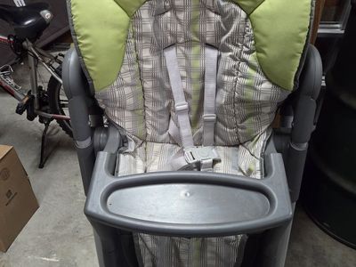 Graco rolling highchair with dual trays