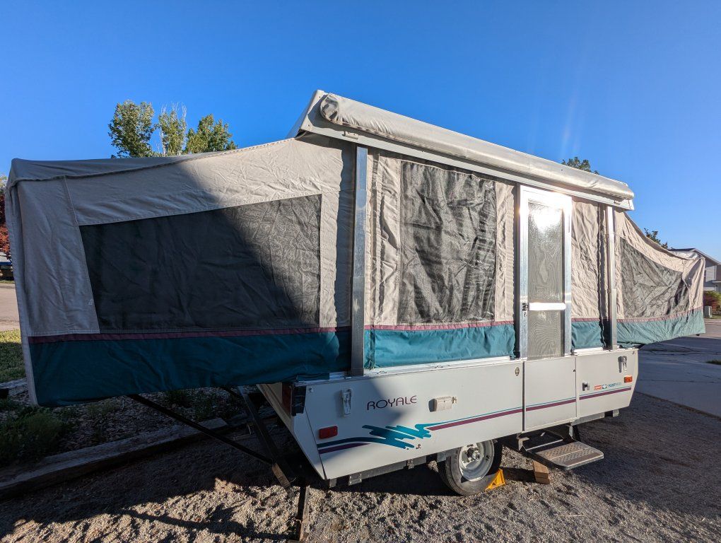 '99 Coleman Tent Trailer- good condition