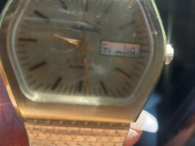 Vintage Gold Automatic Watch with Day-Date Display, Textured Band
