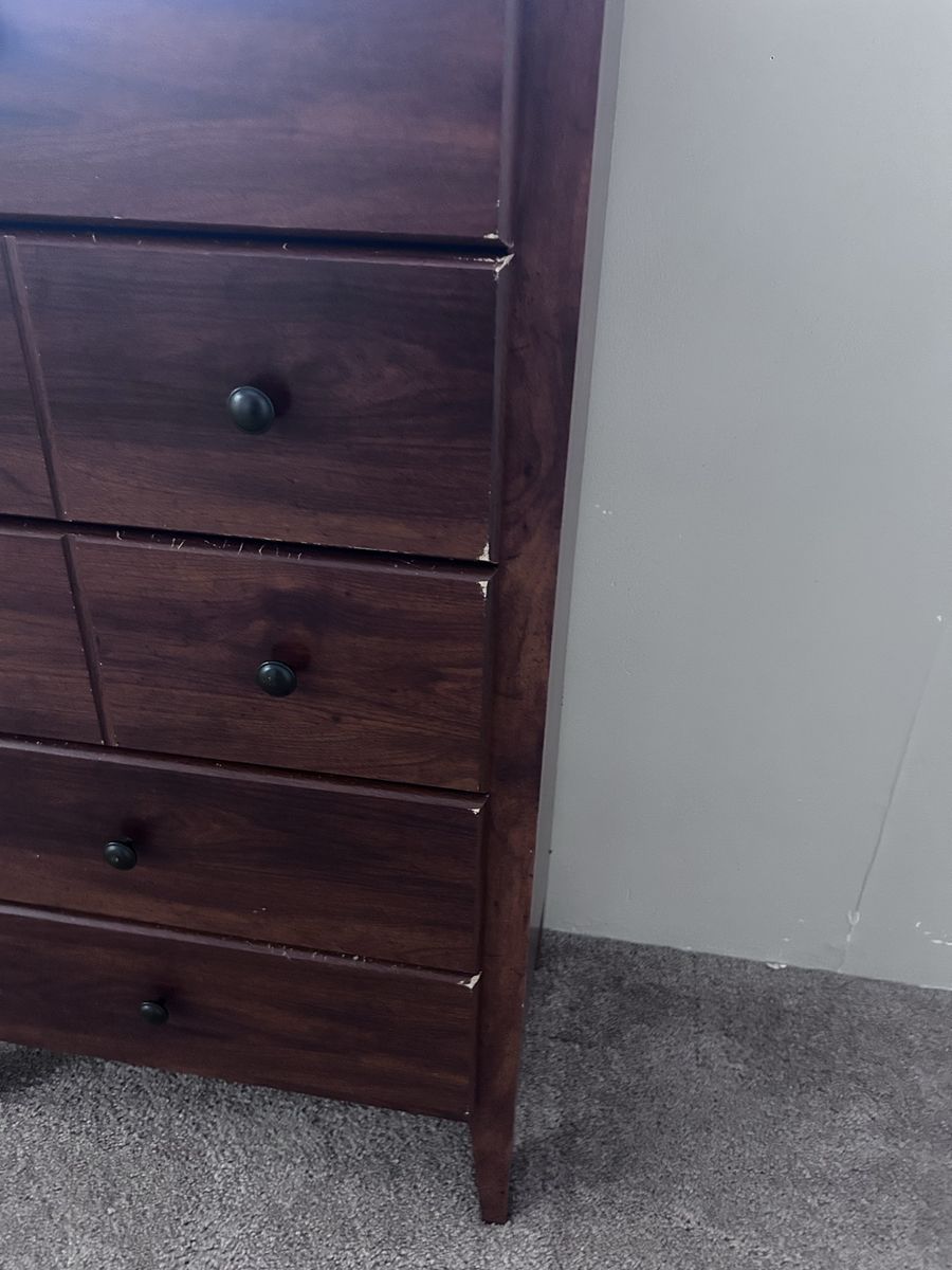 Like New 5 drawer dresser