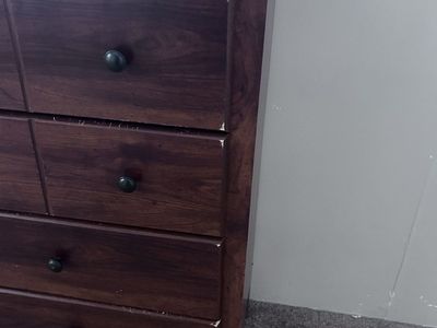 Like New 5 drawer dresser